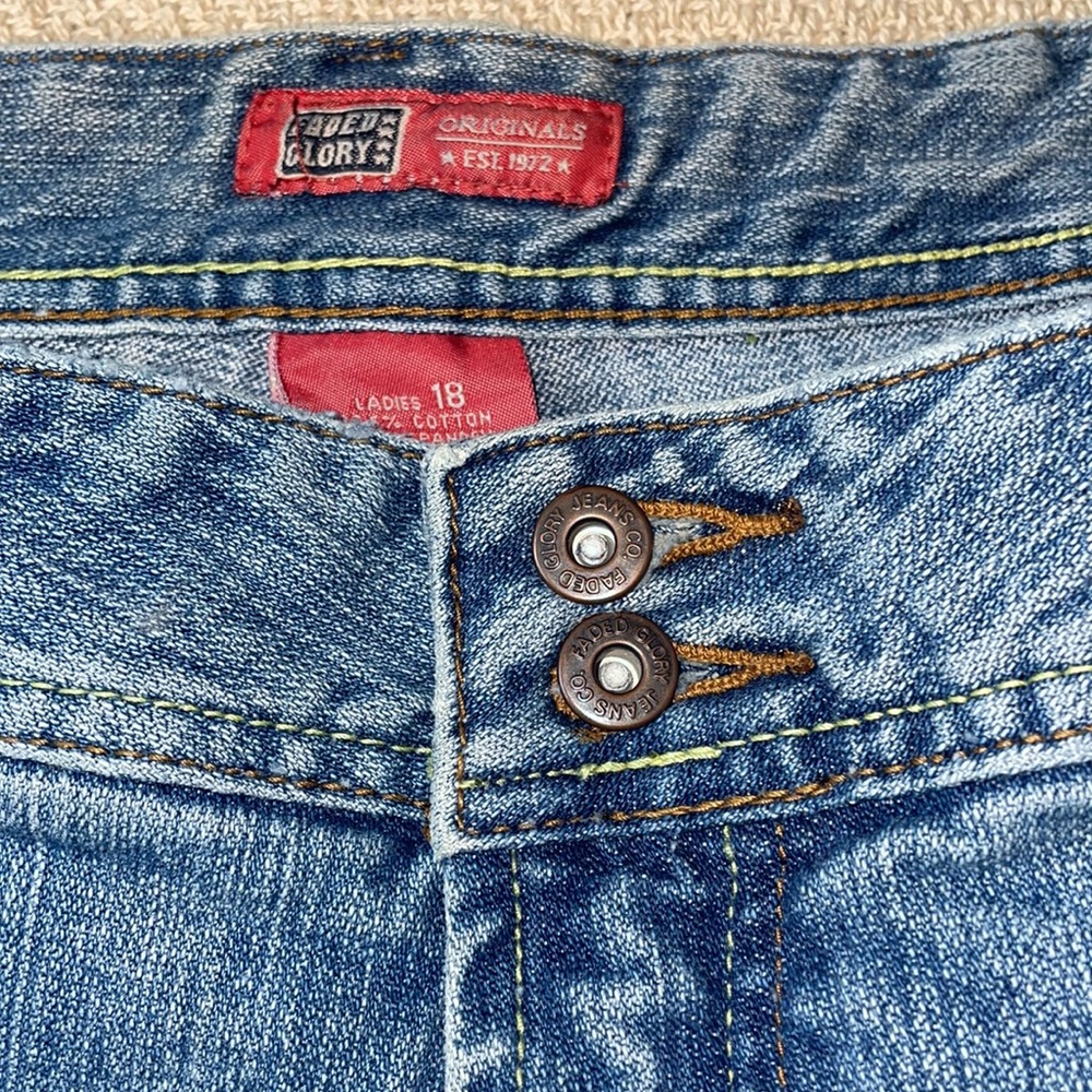 Faded Glory Sz 18 Originals light was capris blue jeans - Picture 3 of 5